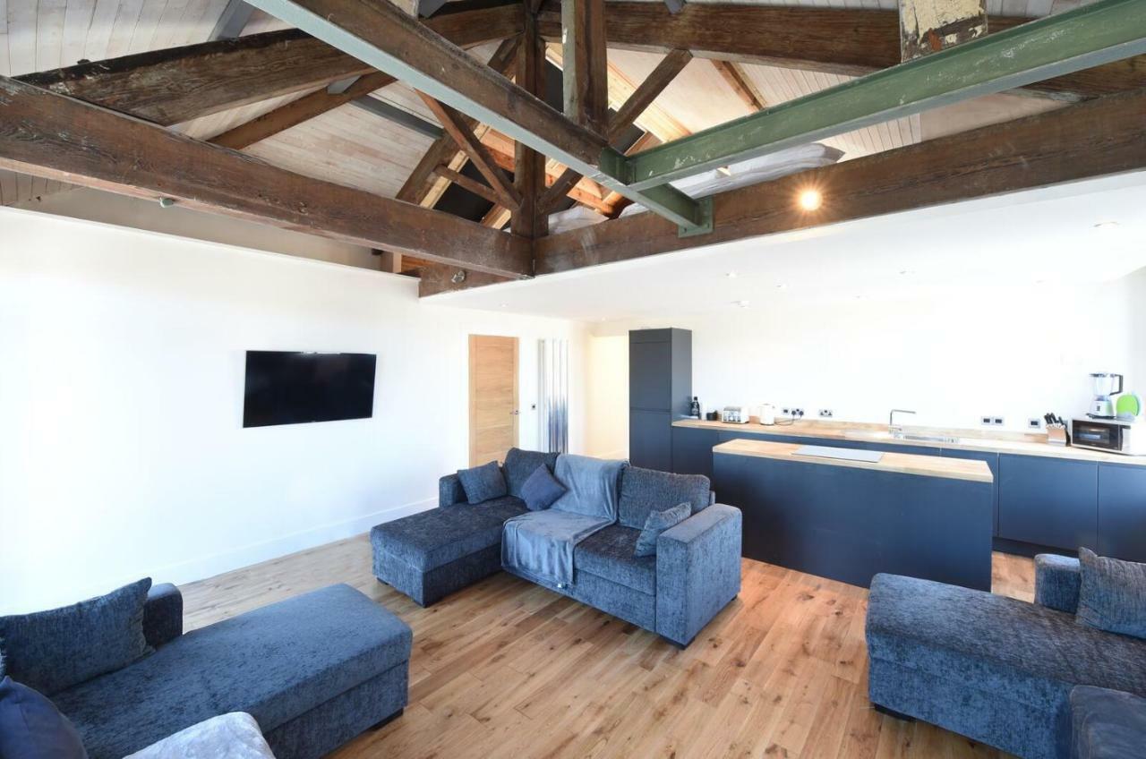 Stunning Penthouse Slps 20 Apartment Manchester Exterior photo