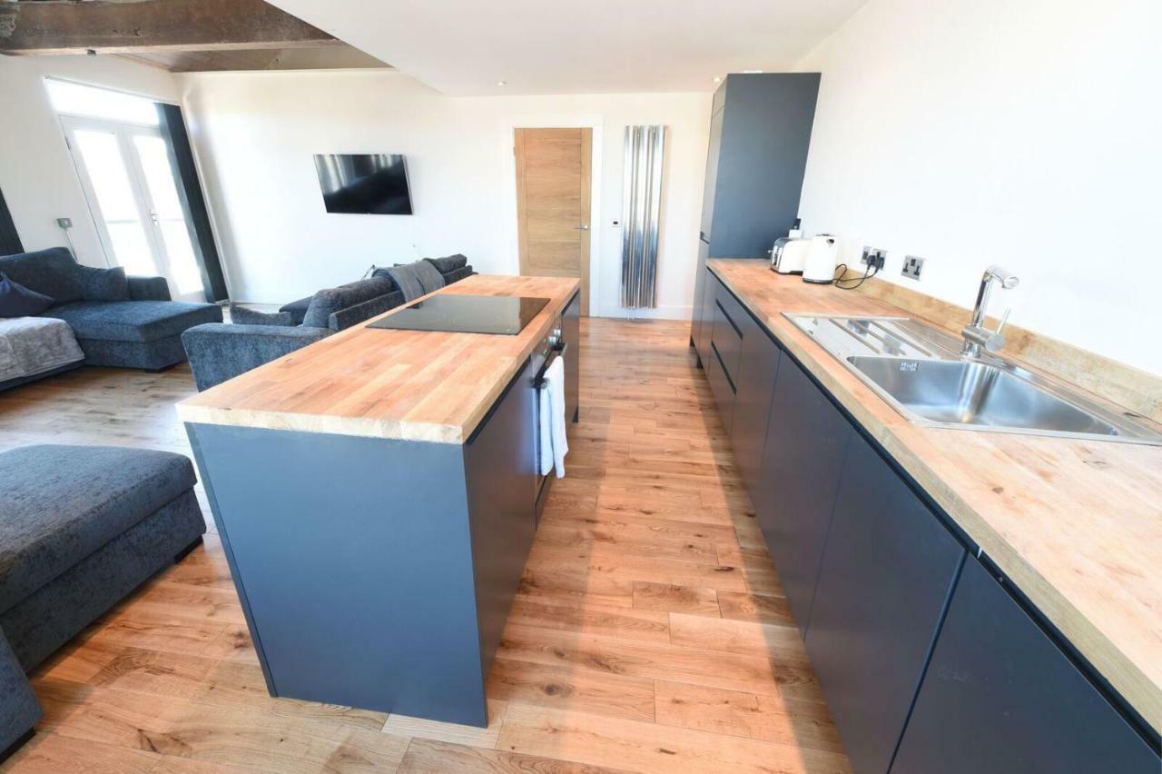 Stunning Penthouse Slps 20 Apartment Manchester Exterior photo